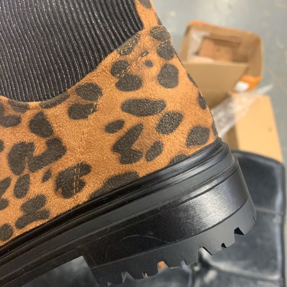 Women’s Lace Up Chunky Sole Ankle Boot in Leopard Faux Suede - Picture 12 of 15